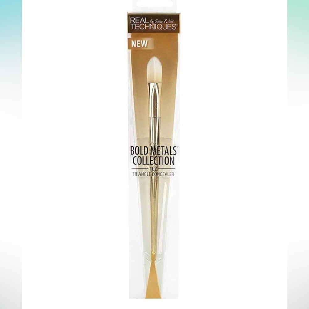 Real Techniques Bold Metals Collection 102 Triangle Concealer Brush